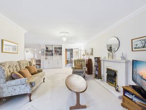 Sitting Room - click for photo gallery